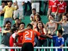 'Chân dài' bốc lửa ở Super League